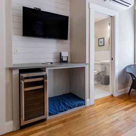 Paws On Pelham (Adults Only) Bed & Breakfast นิวพอร์ต ภายนอก รูปภาพ