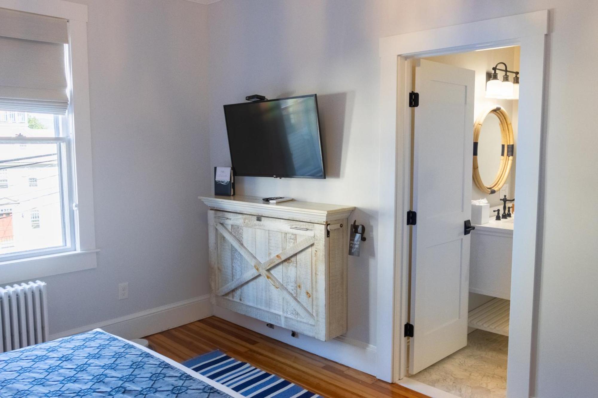 Paws On Pelham (Adults Only) Bed & Breakfast นิวพอร์ต ภายนอก รูปภาพ