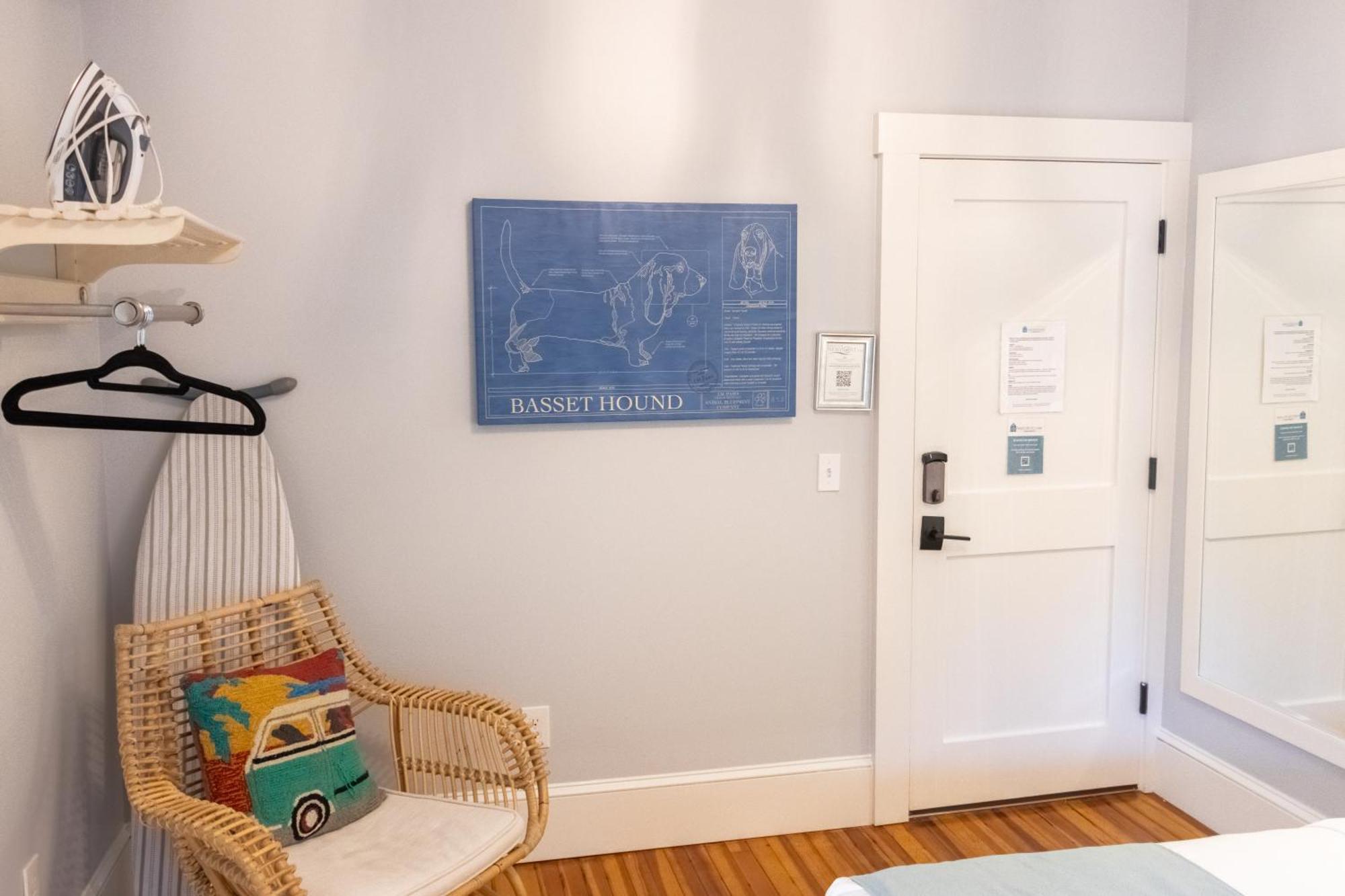 Paws On Pelham (Adults Only) Bed & Breakfast นิวพอร์ต ภายนอก รูปภาพ