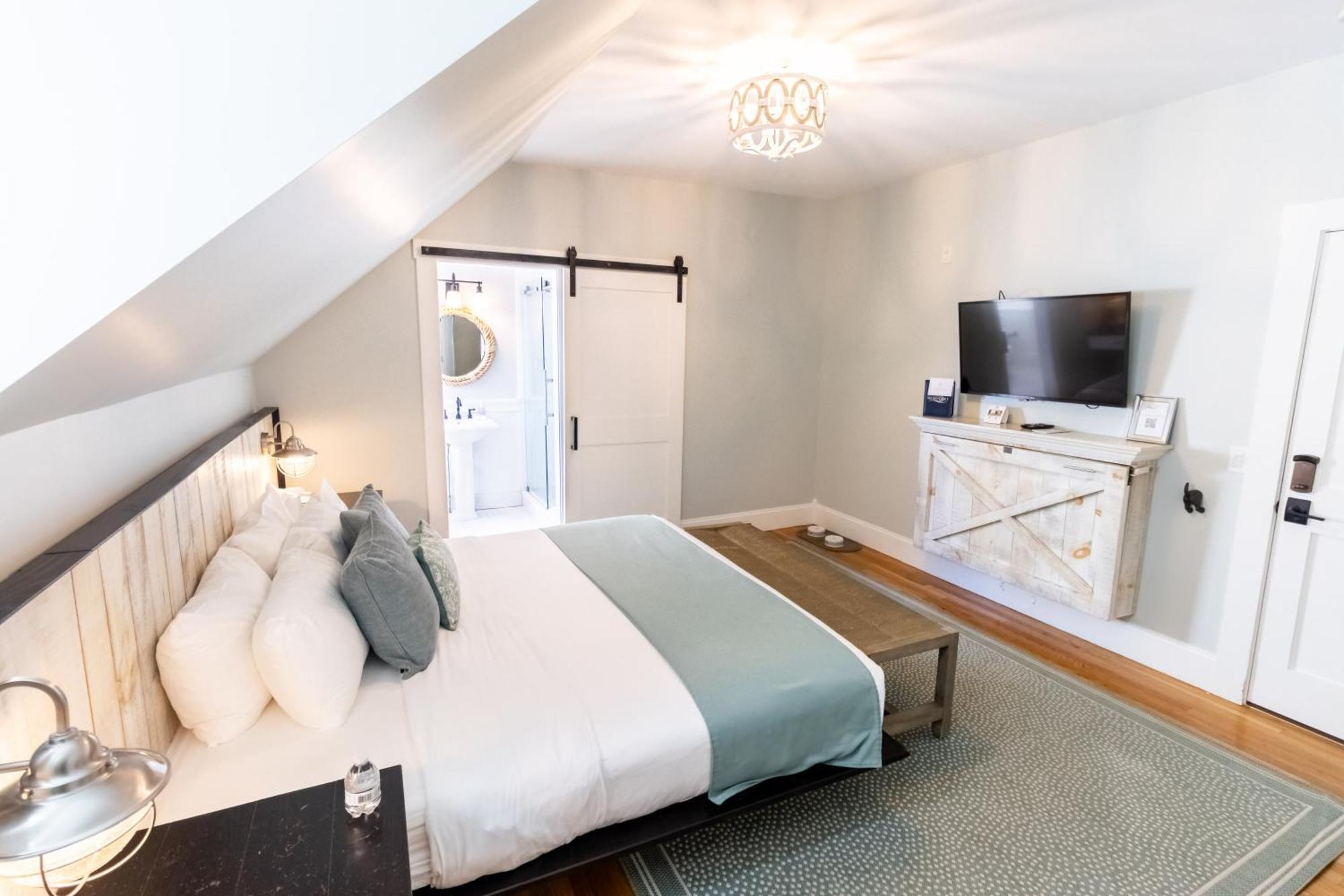 Paws On Pelham (Adults Only) Bed & Breakfast นิวพอร์ต ภายนอก รูปภาพ
