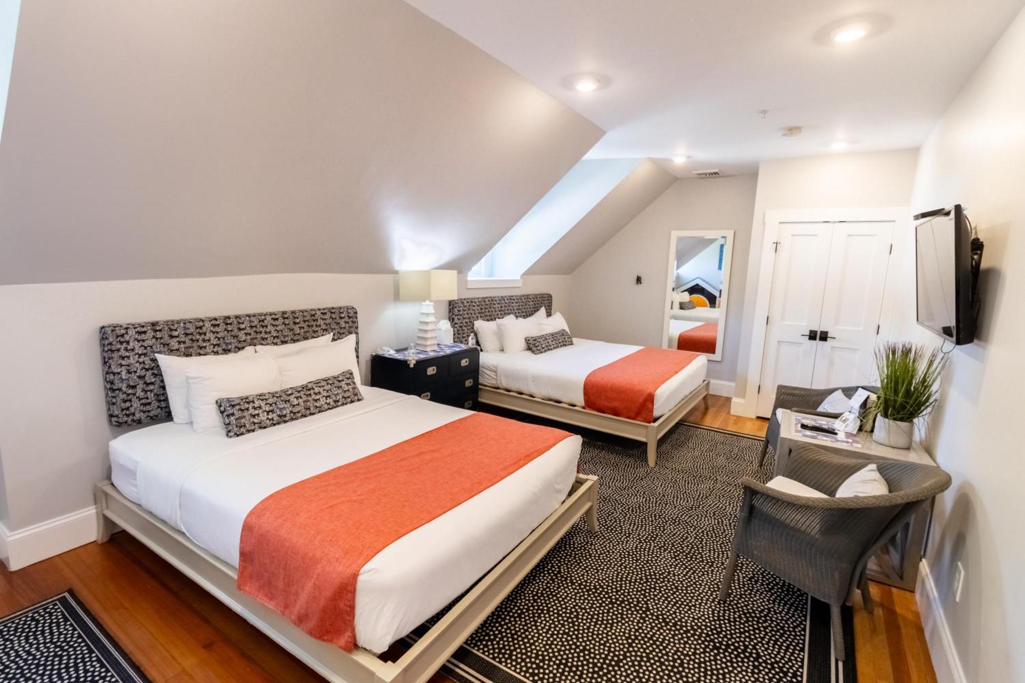 Paws On Pelham (Adults Only) Bed & Breakfast นิวพอร์ต ภายนอก รูปภาพ