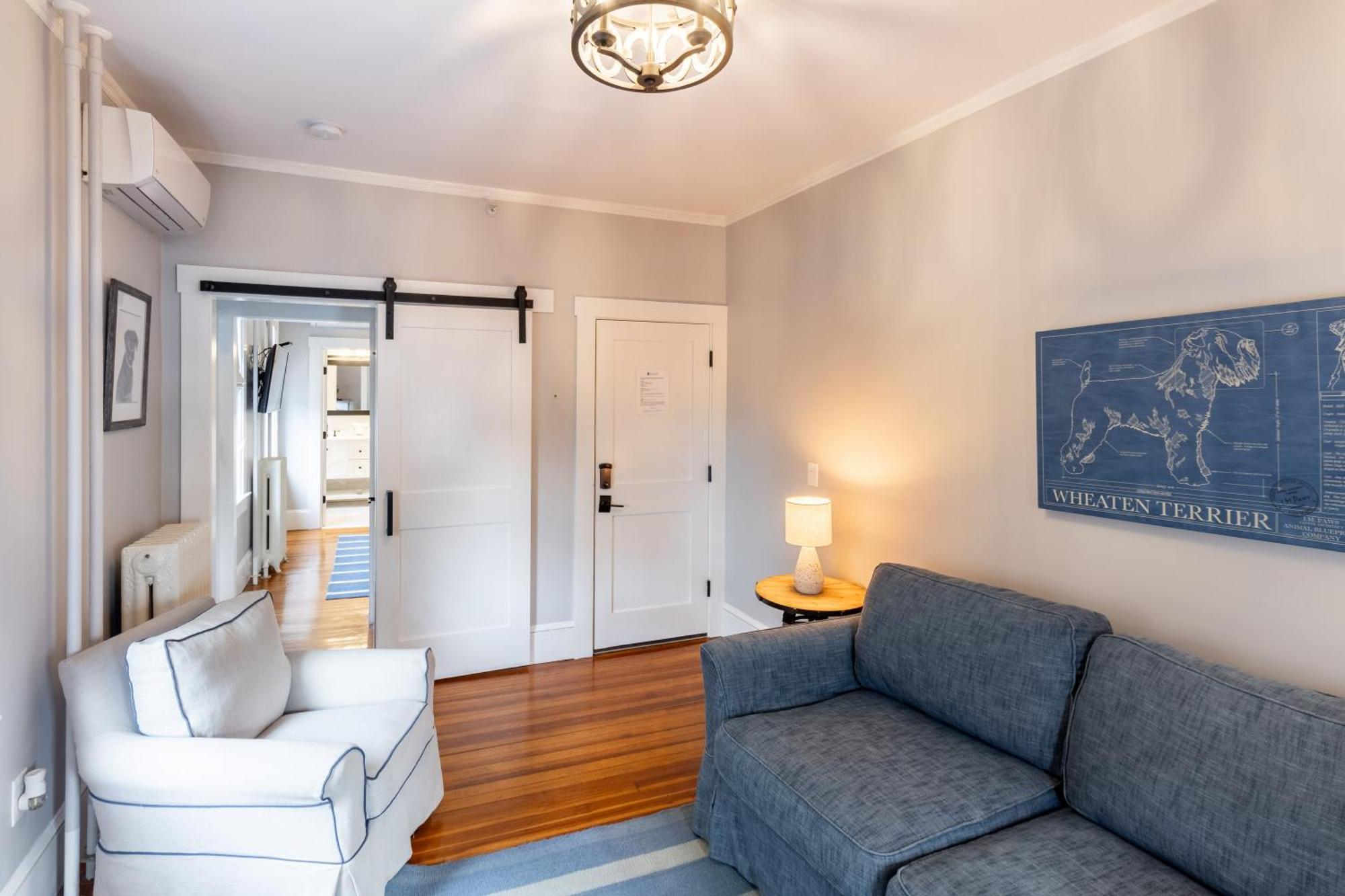 Paws On Pelham (Adults Only) Bed & Breakfast นิวพอร์ต ภายนอก รูปภาพ