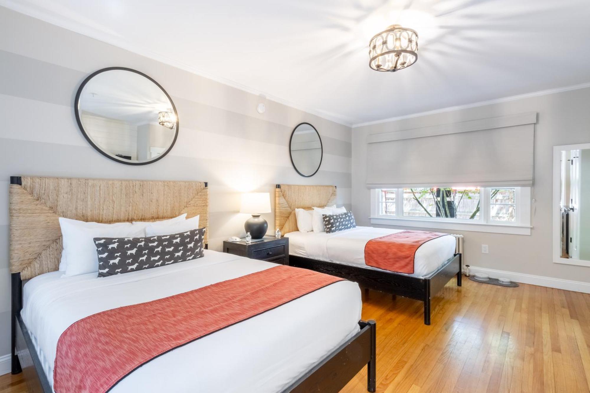 Paws On Pelham (Adults Only) Bed & Breakfast นิวพอร์ต ภายนอก รูปภาพ
