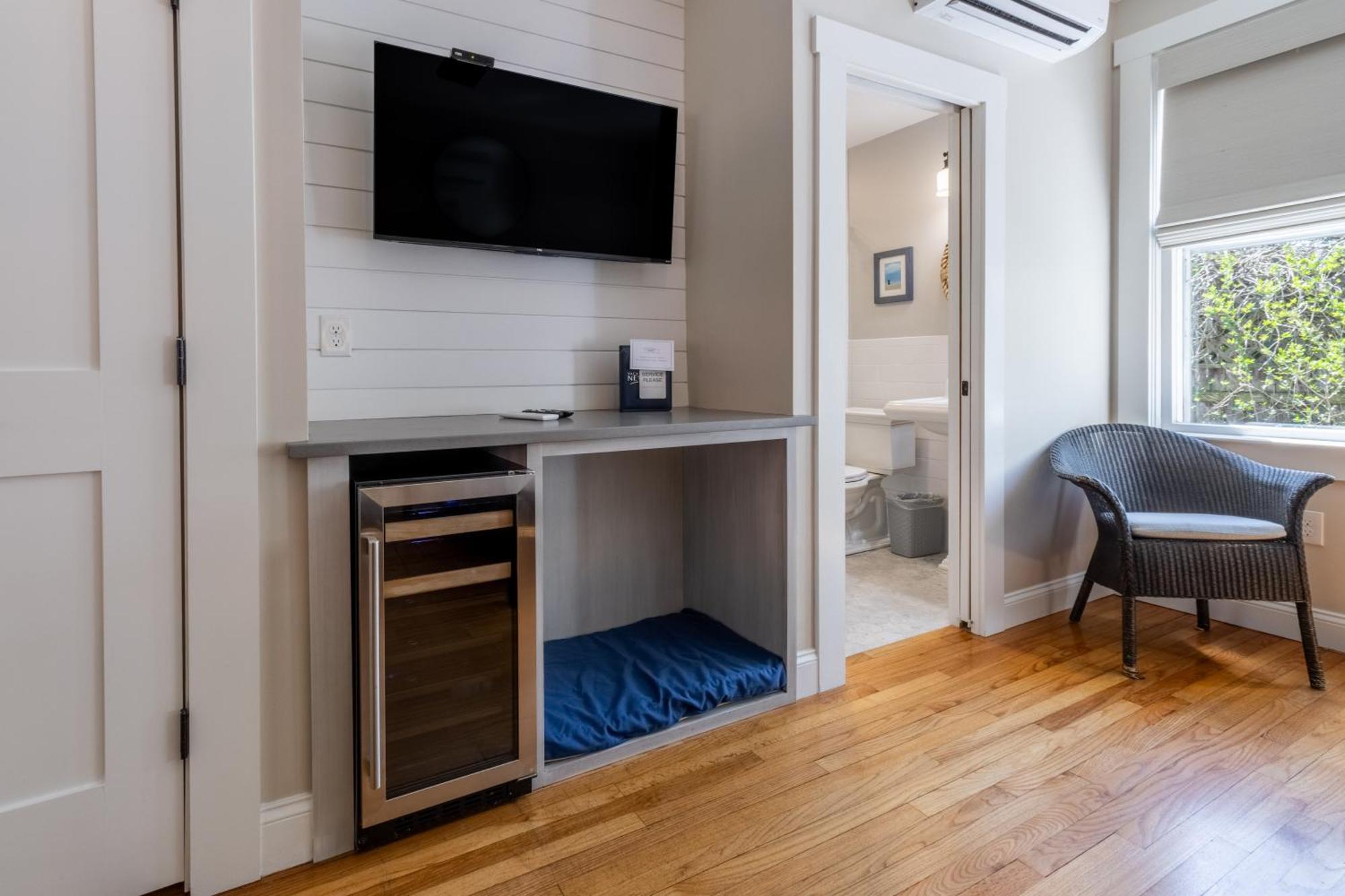 Paws On Pelham (Adults Only) Bed & Breakfast นิวพอร์ต ภายนอก รูปภาพ
